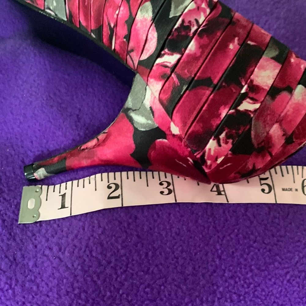 WHBM Floral Satin-Like Peep-Toe Heels Size 9 - Picture 7 of 13